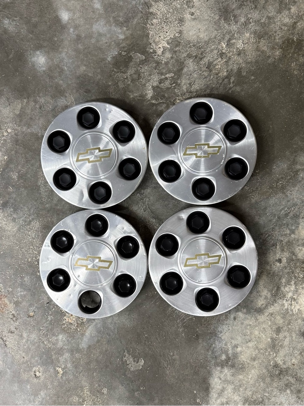 OEM Chevy Silverado Tahoe Suburban Center Caps 9595263 Set of 4